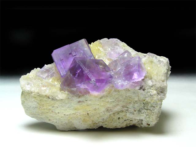 蛍石（紫）Berbes Mining area 【外国産鉱物標本】