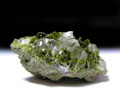 緑簾石（ピスタサイト）・水晶（スペイン産）